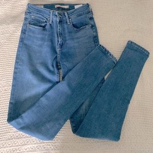 721 Levy High Rise Skinny Jeans -size 26